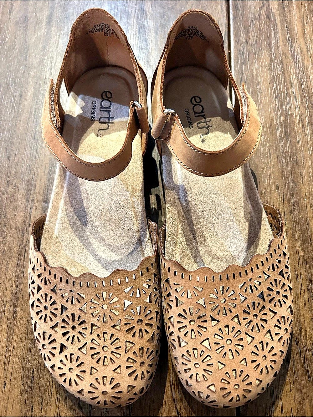 Earth Origins Women's Cutout Mary Jane Sandals Brown size 9.5